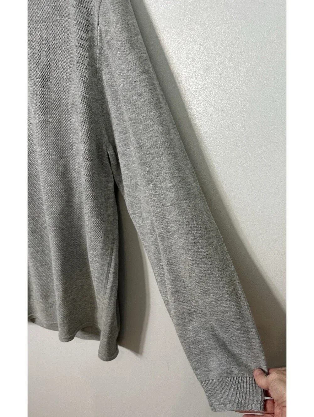 Tommy Bahama Island Zone Coolside Vneck Grey Sweater Size XL EUC.